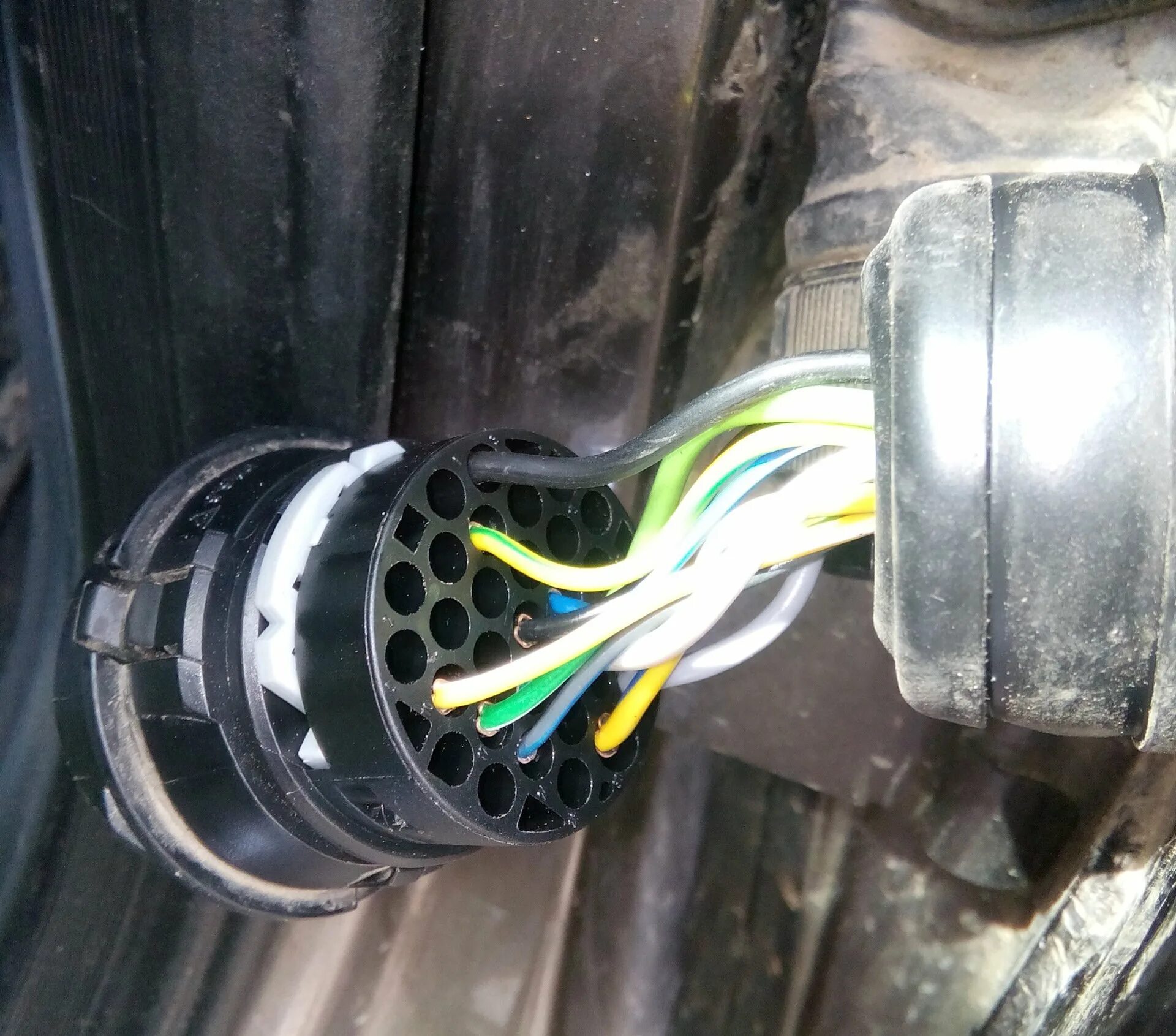 Разъем жгута проводов двери ваз 1118. Штекера на двери. Разъем двери гранта fl. Опель омега. Разъем двери opel astra h.