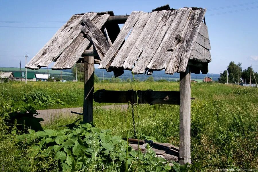 Валы самарская область. Село валы Самарской области. Село валы Ставропольский район Самарская область. Старый колодец. Старый деревенский колодец.