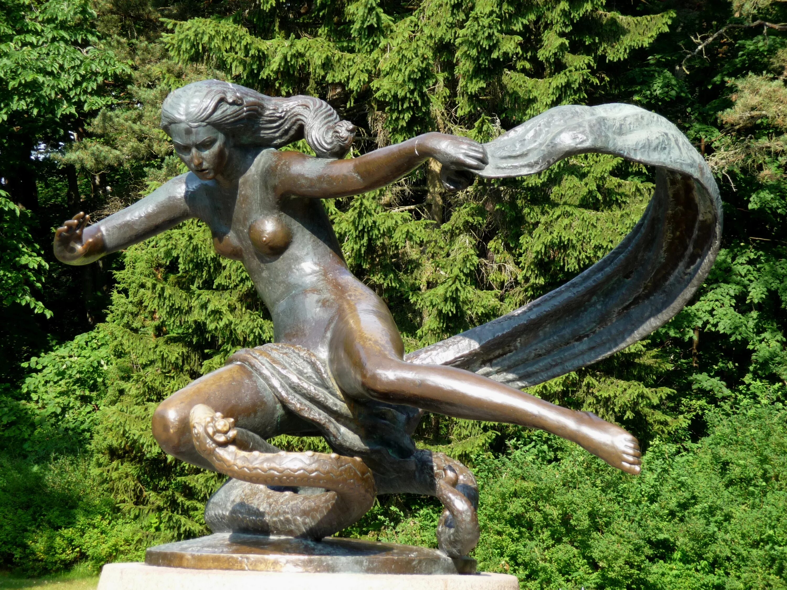 Эгле королева ужей литовская сказка. Эгле ужей. Ель королева ужей книга. Рис. Эгле, королева ужей.