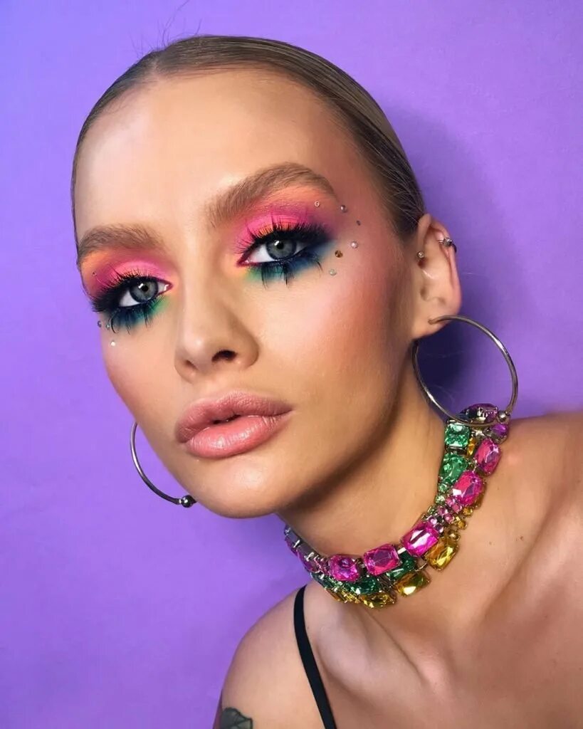 Модный макияж. Мейк 2023. Яркий макияж 2021. Новогодний макияж 2023. Мейк 2023.