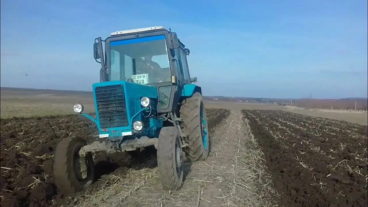 Трактор мтз 80 плуг. Трактор мтз-82.1 с плугом. пахота мтз 82. плуг для трактора мтз-82. мтз 82.1 с плугом.