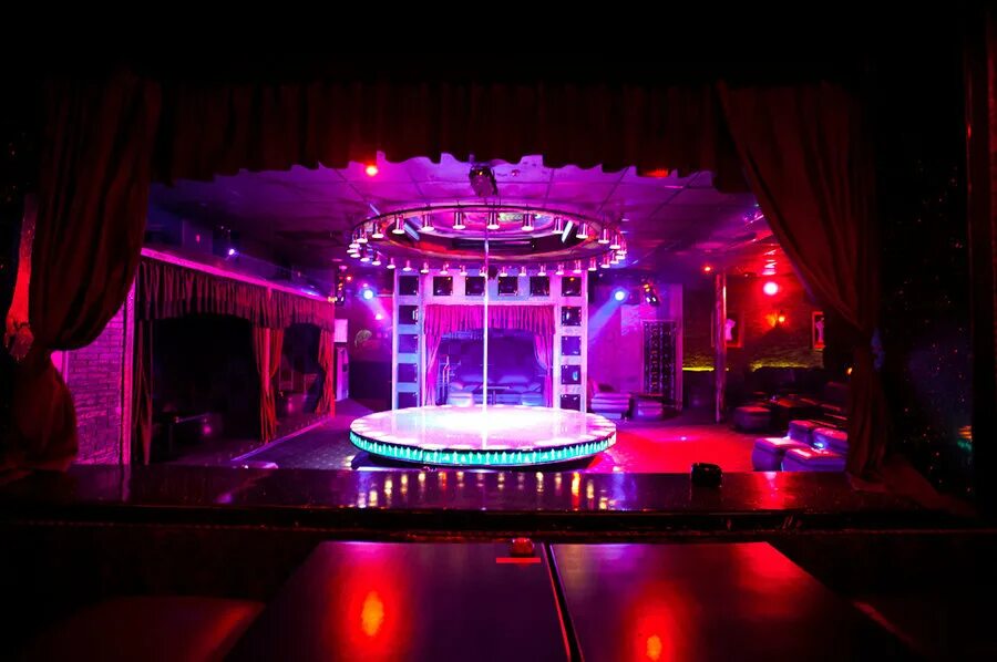 клуб 911 тюмень. менс 911 клаб екатеринбург. бар молодость фото. стриптиз клуб интерьер. клуб 911 екатеринбург фото.