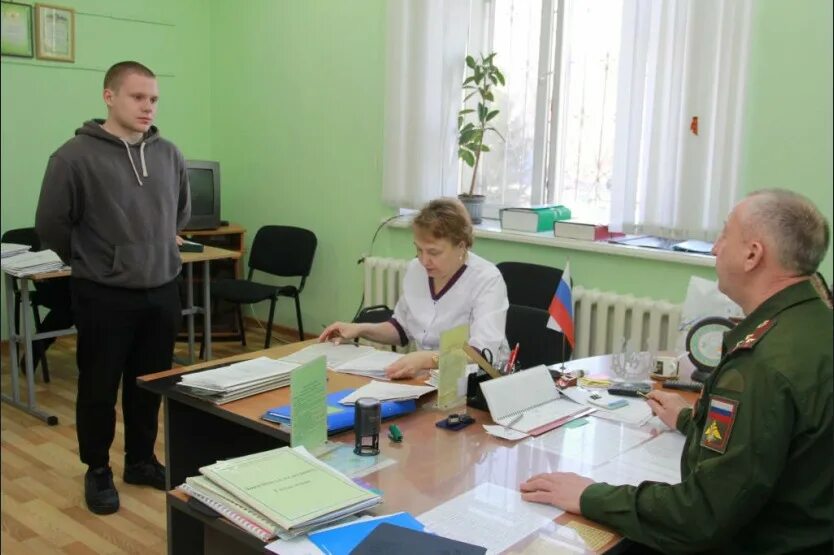 Кировская призывная комиссия. Кировская призывная комиссия. Кировская призывная комиссия. Призывники на комиссии. Призывная комиссия.