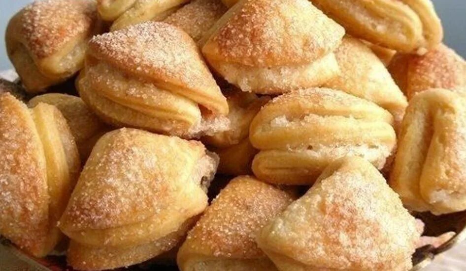 Мягкое печенье на дрожжах. Дрожжевое печенье. Печенье на дрожжах и маргарине. Творожное печенье мягкое. Печенье бантики.