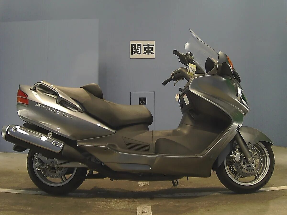 Suzuki burgman skywave 650. Скутер сузуки 650. Скутер сузуки 650. Макси скутер сузуки бургман 650. Скутер сузуки 650.