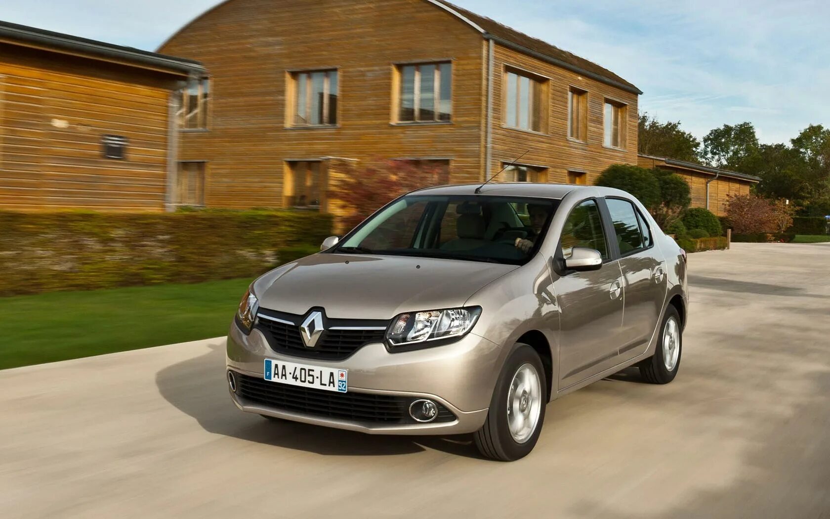 Ренаулт машина. Renault Logan 2013. Renault symbol 2013. Рено Симбол 2013. Рено Логан 2013.