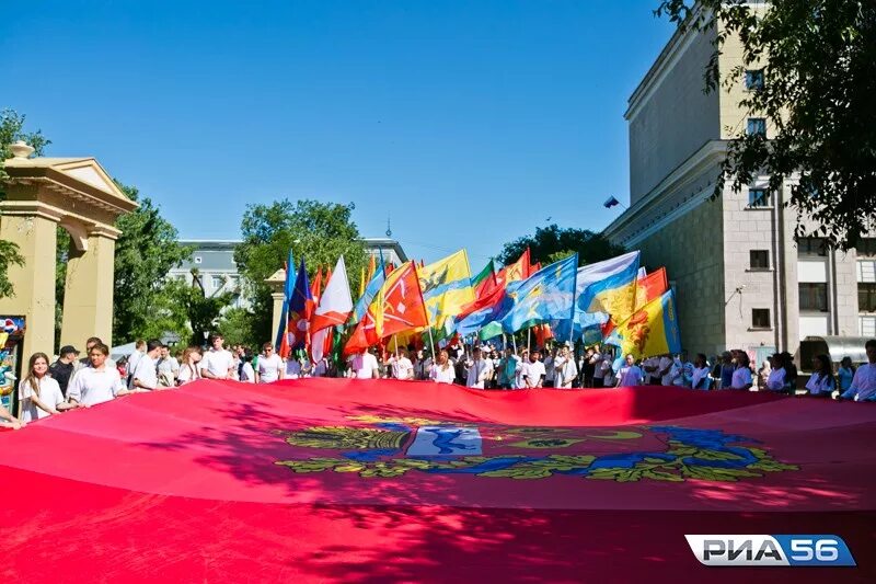 День города Оренбурга 2011. Оренбург днем. Оренбург день города праздник. Оренбург праздник шествие.