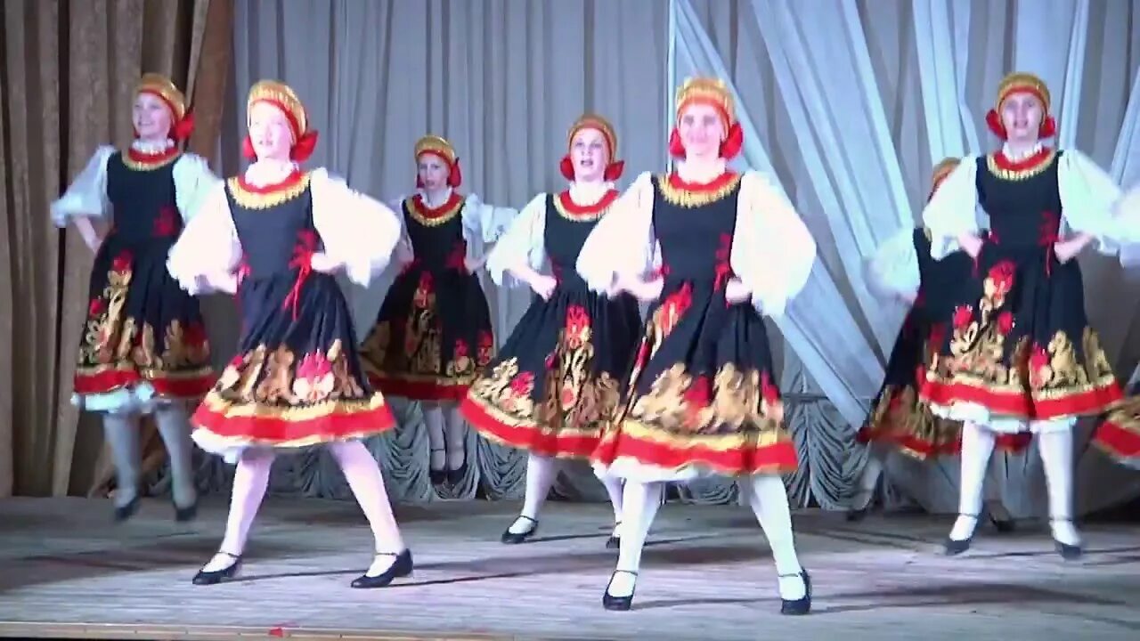 Русский девичий перепляс. Хореографический ансамбль надежда русский перепляс. вера ивановна ансамбль перепляс. девичий танец ансамбль.