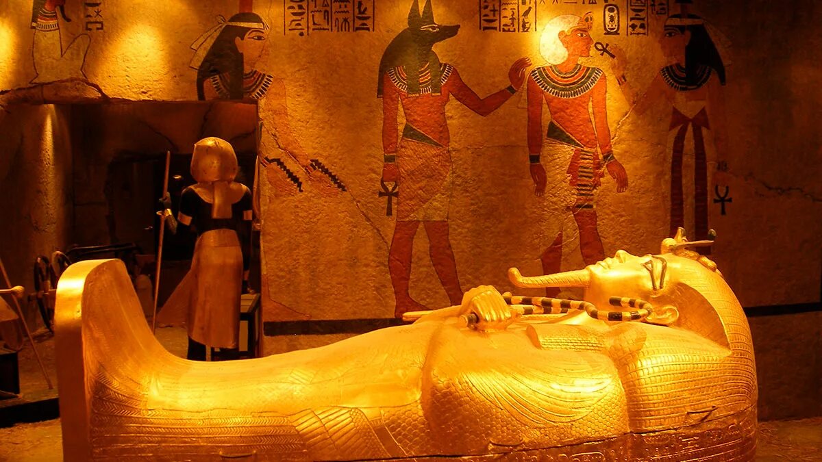 Где находится гробница фараона тутанхамона на карте. Гробница фараона Тутанхамона. Гробница Тутанхамона в Египте. Гробница Тутанхамона Ковчег. Саркофаг Тутанхамона.