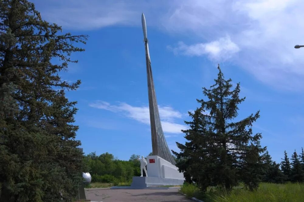 Памятник приземление Гагарина в Энгельсе.