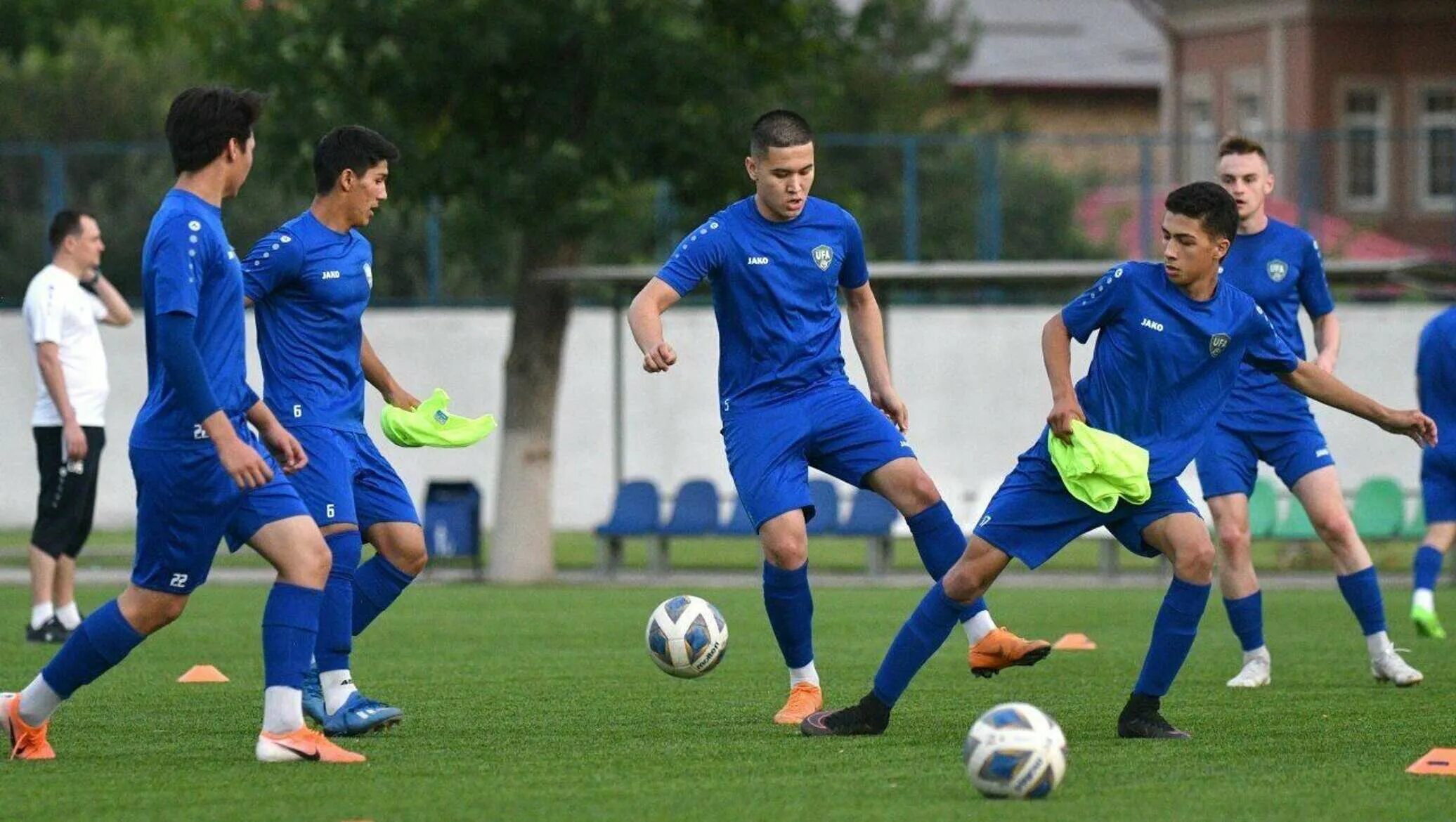 Футбол ёшлар узбекистан. Вид спорта футбол. Футбол молодежь. Futbol bugungi o'yinlar ro'yxati. Мини футбол красивые фото.
