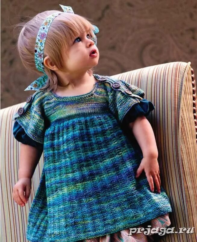 Вязаное платье для девочки 3 лет. Вязаное платье для девочки 2 года. Платье детям спицами. Детское вязаное платье. Вязаное платье для девочки.
