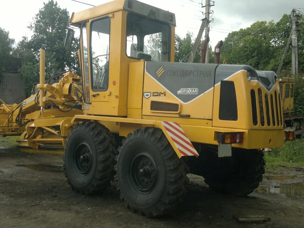 Автогрейдер дормаш дз-122б. Автогрейдер дз-122 а-1. Дормаш дз-122б. Автогрейдер дз-122. Автогрейдера 122.