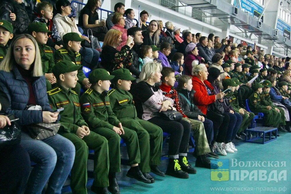 Высадили участника сво. Патриотический концерт сво. Мероприятие посвященное на 23 февраля встреча с участниками сво. Встреча детей с ветеранами сво.