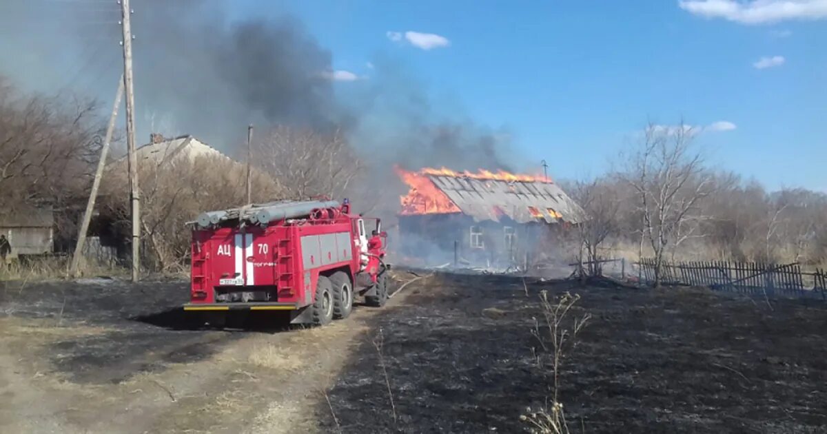 Пожар в деревне красный Яр. Пожар в поселке красный Яр Новосибирская область. Пожар Новосибирск поселок садовый. Дергоусово Новосибирская область. Красный яр пожар