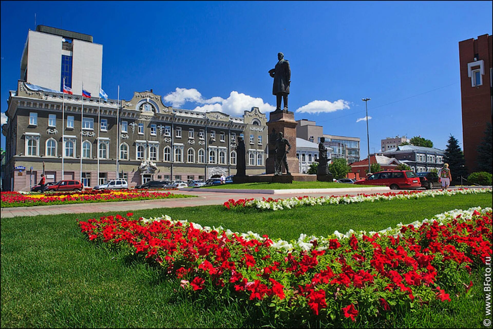 Город Саратов. Музейная площадь Саратов. Администрация города Саратова. Саратов площадь города. Кировский район г саратова сайт