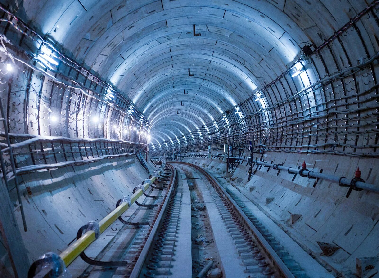 Стройка метро в москве. Стройка метро. Стройка метро в москве. Строящийся туннель метро. Наклонный туннель метро путиловская.