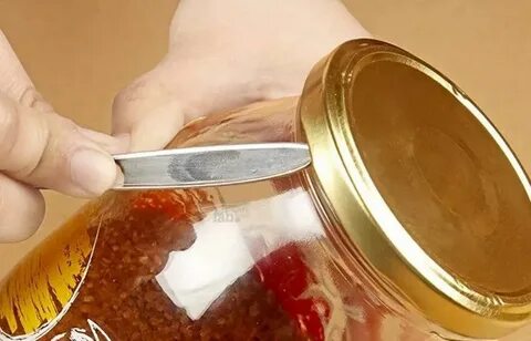 Как открыть закатывающую крышку без открывашки