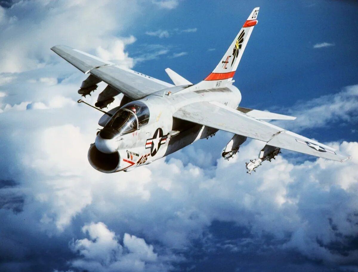 Ltv a-7 corsair ii. A-7e corsair deck. Ltv a-7 corsair ii. A-7 corsair ii во вьетнаме. A-7 corsair.