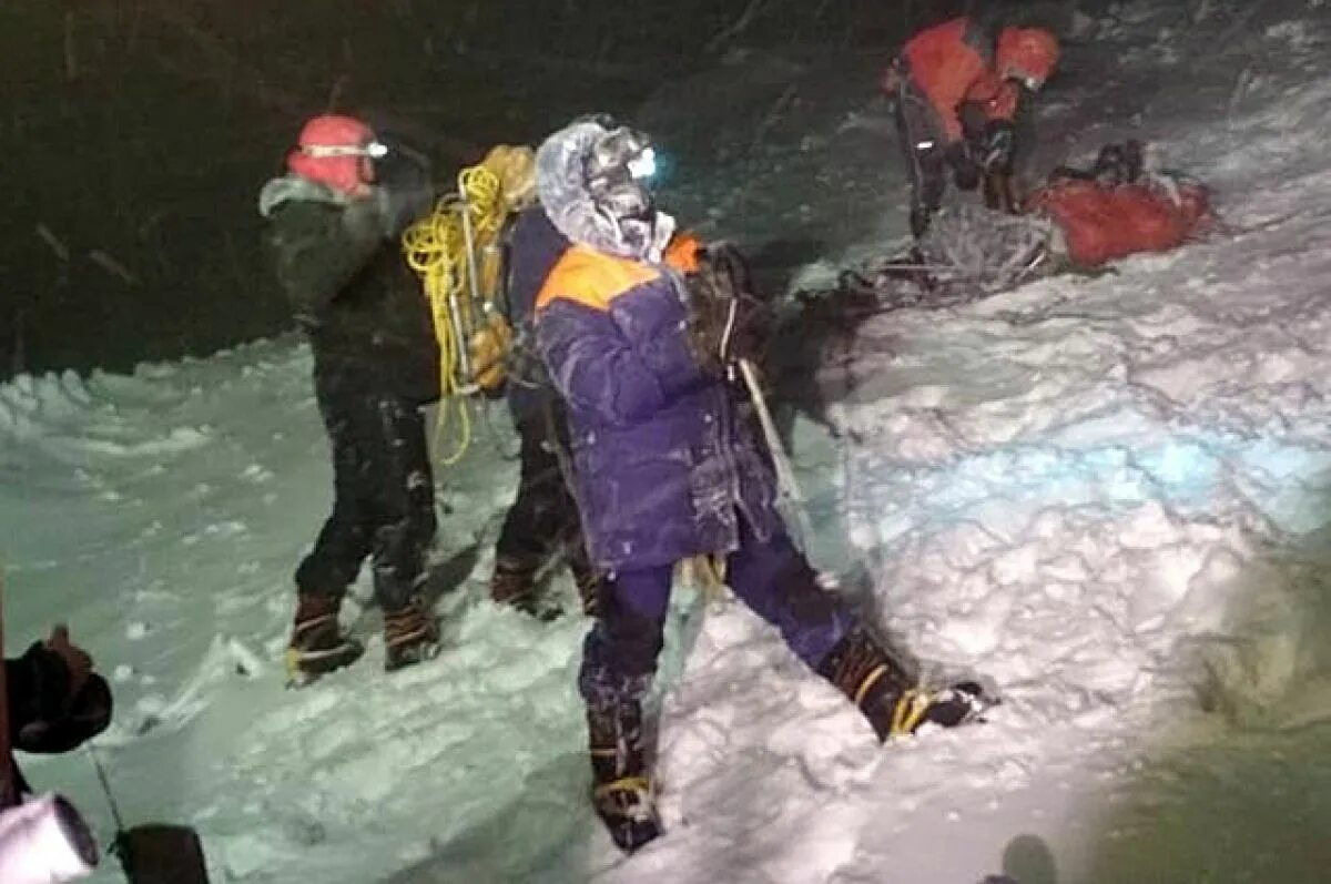 Гиб групп. Группа погибших альпинистов на Эльбрусе. Восхождение на Эльбрус 2021 трагедия. Группа альпинистов на Эльбрусе.