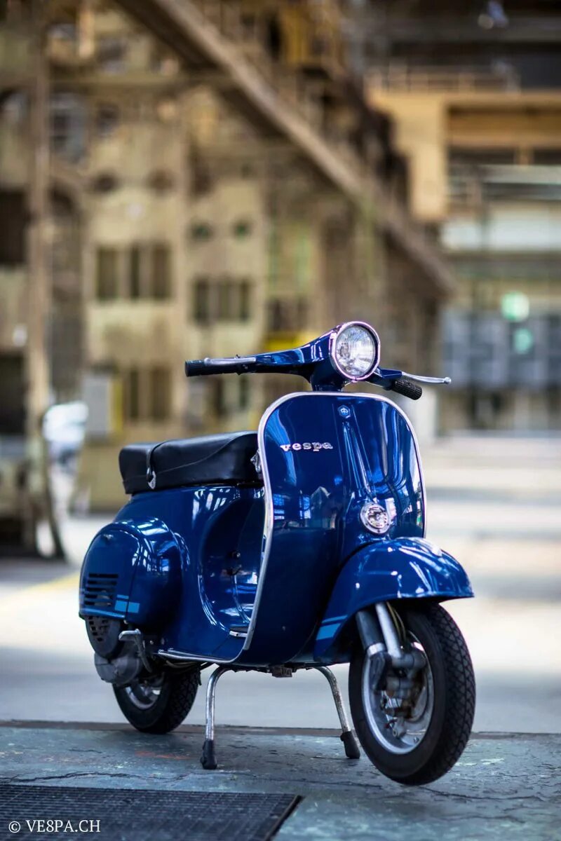 Мотороллер картинки. Веспа мотороллер. мотороллер vespa 125. мотороллер итальянский веспа. скутер vespa primavera.