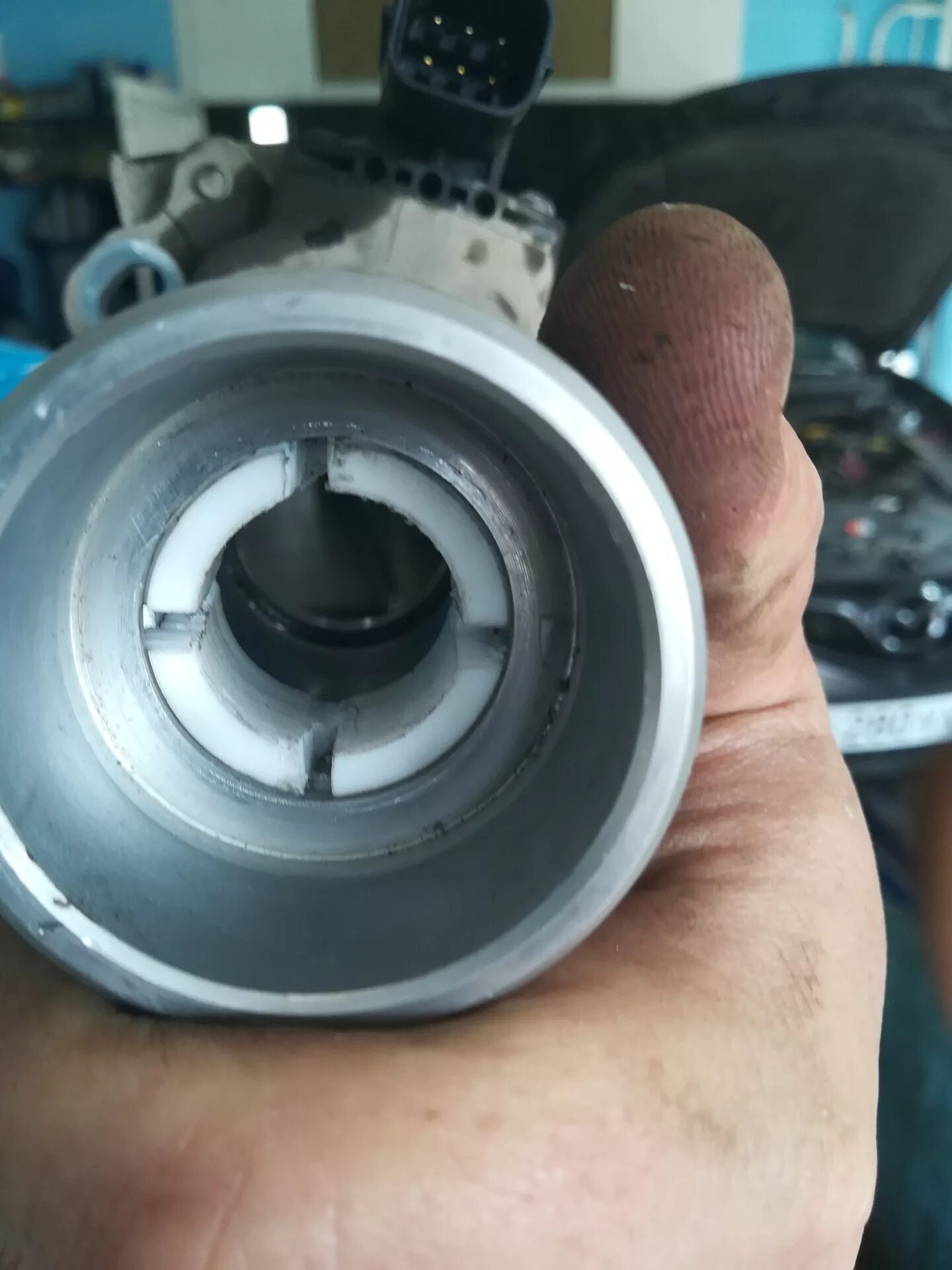 Втулка рулевой рейки mazda 6. Втулка рулевой рейки мазда 6. Втулка рулевой рейки mazda 6. Замена втулки рулевой рейки мазда 6 gh. Замена втулок рулевой рейки мазда 6.