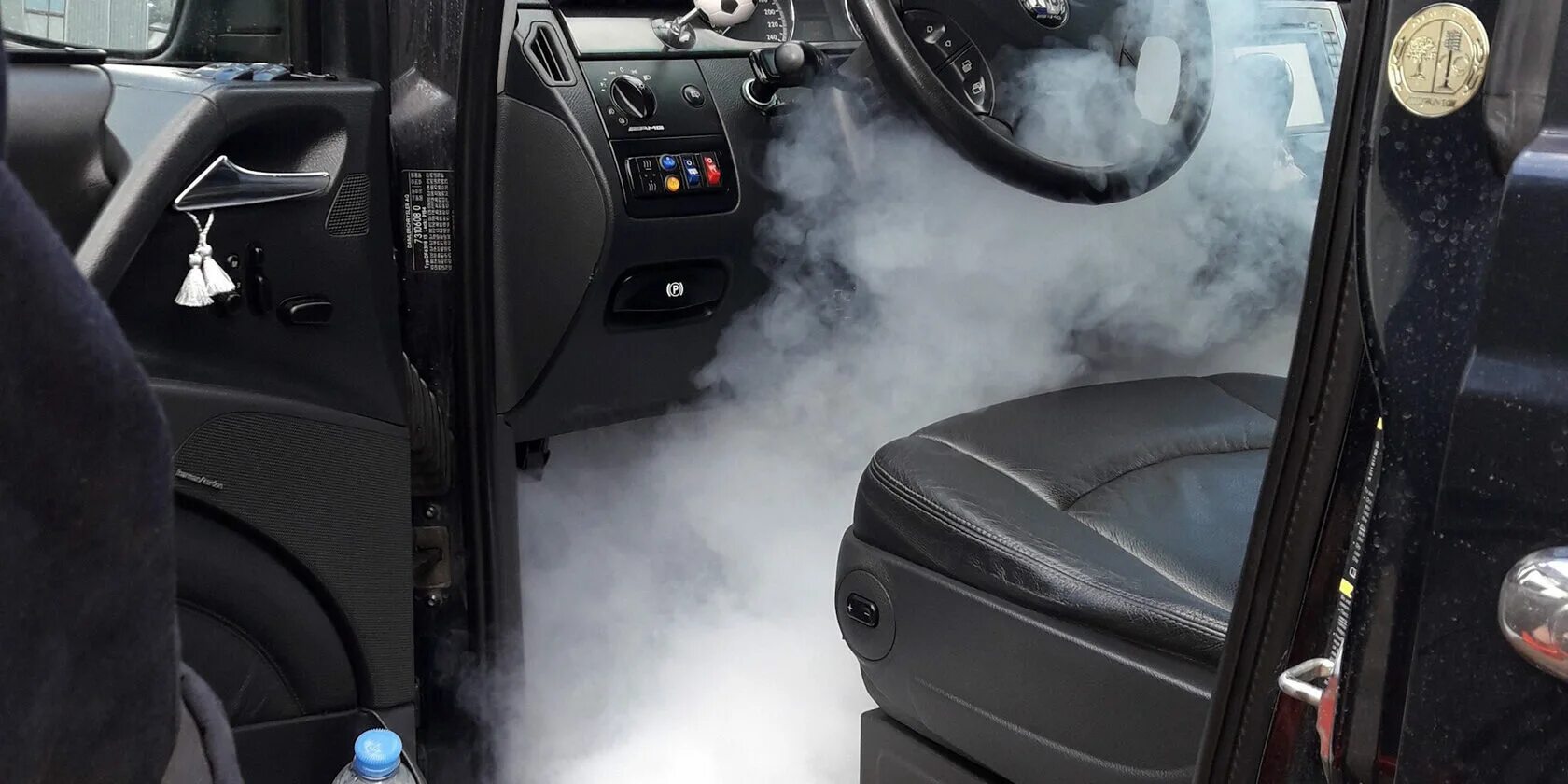 Автомойка сухой туман. Дым в салоне авто. Сухой туман ваз 2110. Сухой туман 1200 w. Сухой дым для авто.