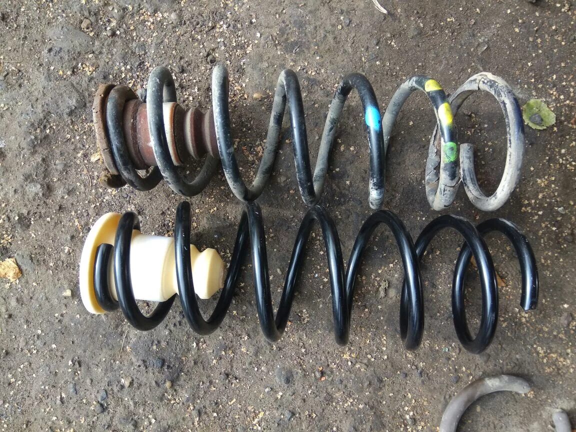 Пружина передняя с3 citroen. Пружина передняя ситроен пиканто. Пружина ситроен с3. Пружины ситроен с3. Пружина ситроен с3.