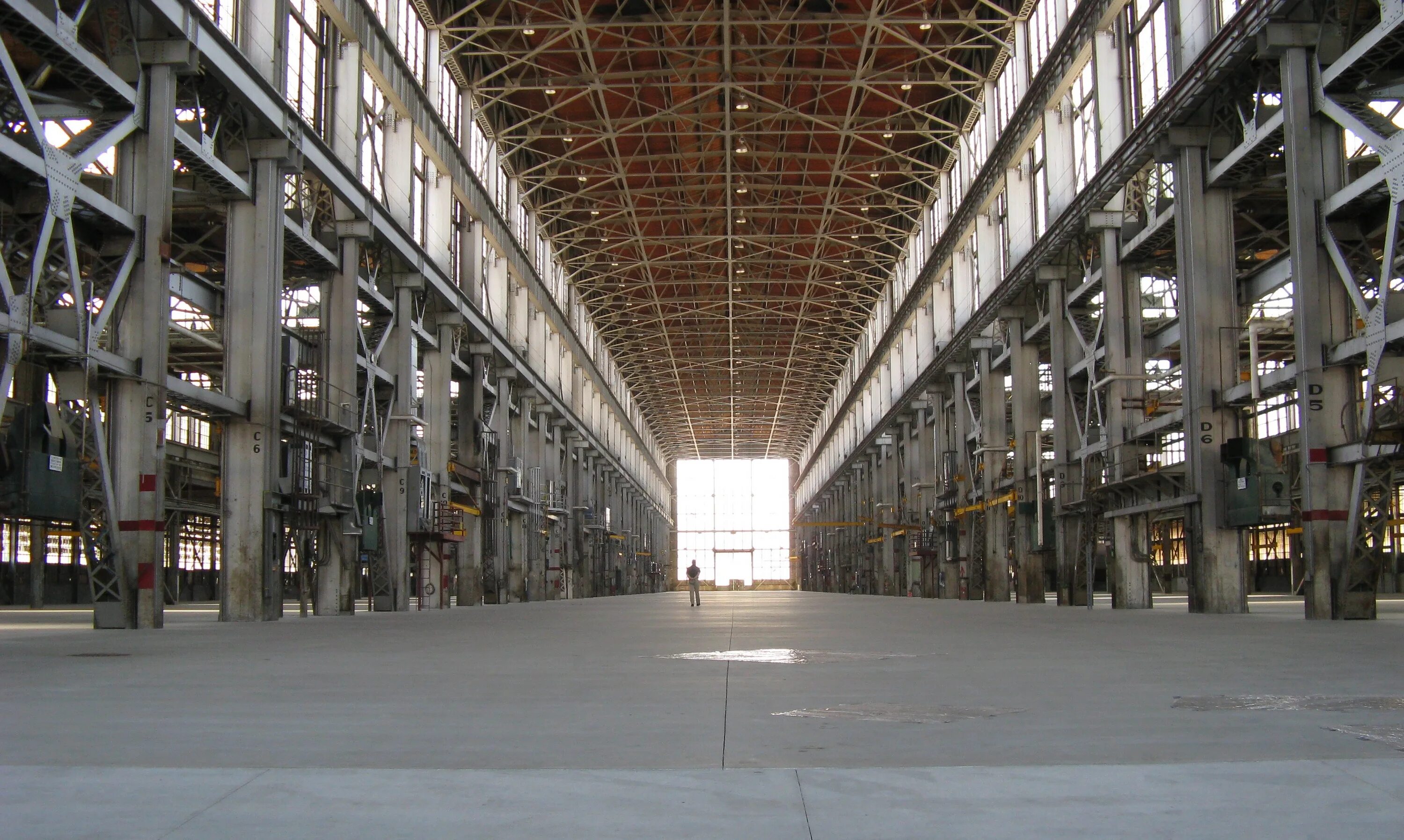 Склад здание. Вена нефтеперерабатывающий завод. Самый большой завод в мире. Промышленность. Экспорт москвы.