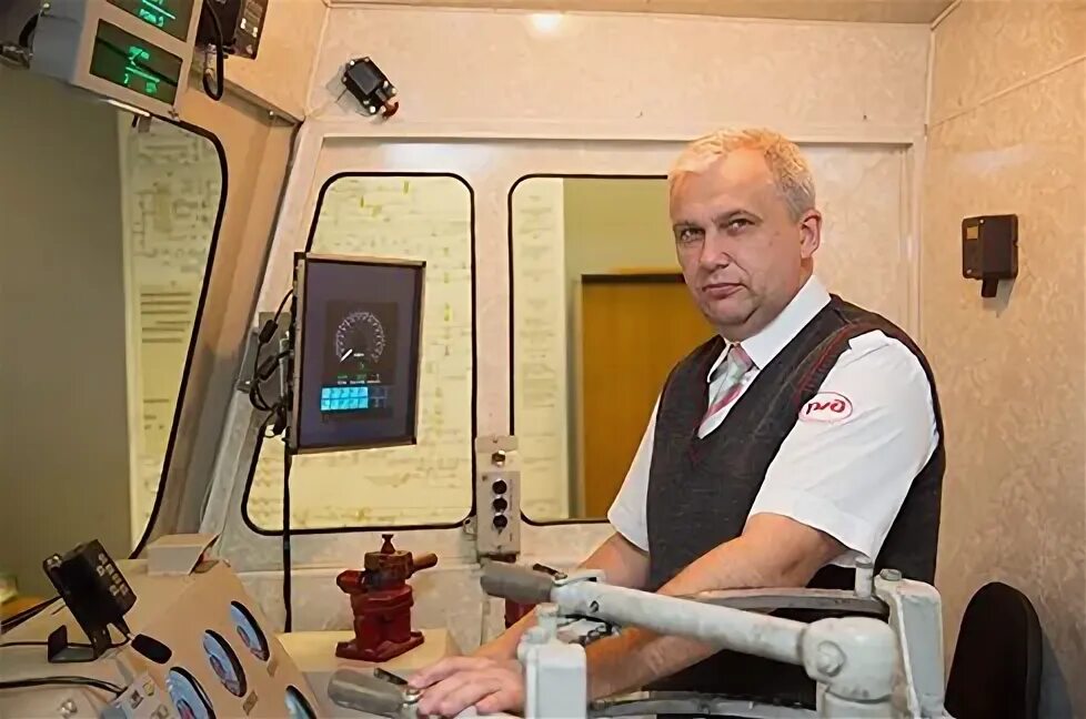 Арм машиниста инструктора. Локомотивное депо белгород машинист инструктор виноградов. Инструктор локомотивных бригад. Курбатов машинист инструктор. Владимир викторович коннов машинист метро.