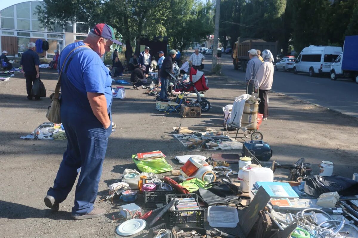 Блошиный рынок воронеж. Блошиный рынок Воронеж Антонова Овсеенко. Блошиный рынок в Воронеже Юго Западный. Воронеж Советский район блошиный рынок. Блошиный рынок Воронеж Пролетарий.