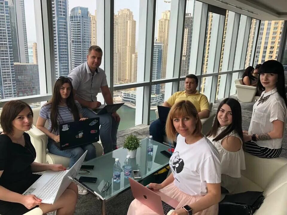 Дубайский офис. Русские студенты в Дубай. Офис корпорации в Дубае. Офис Новатэк в Дубае.