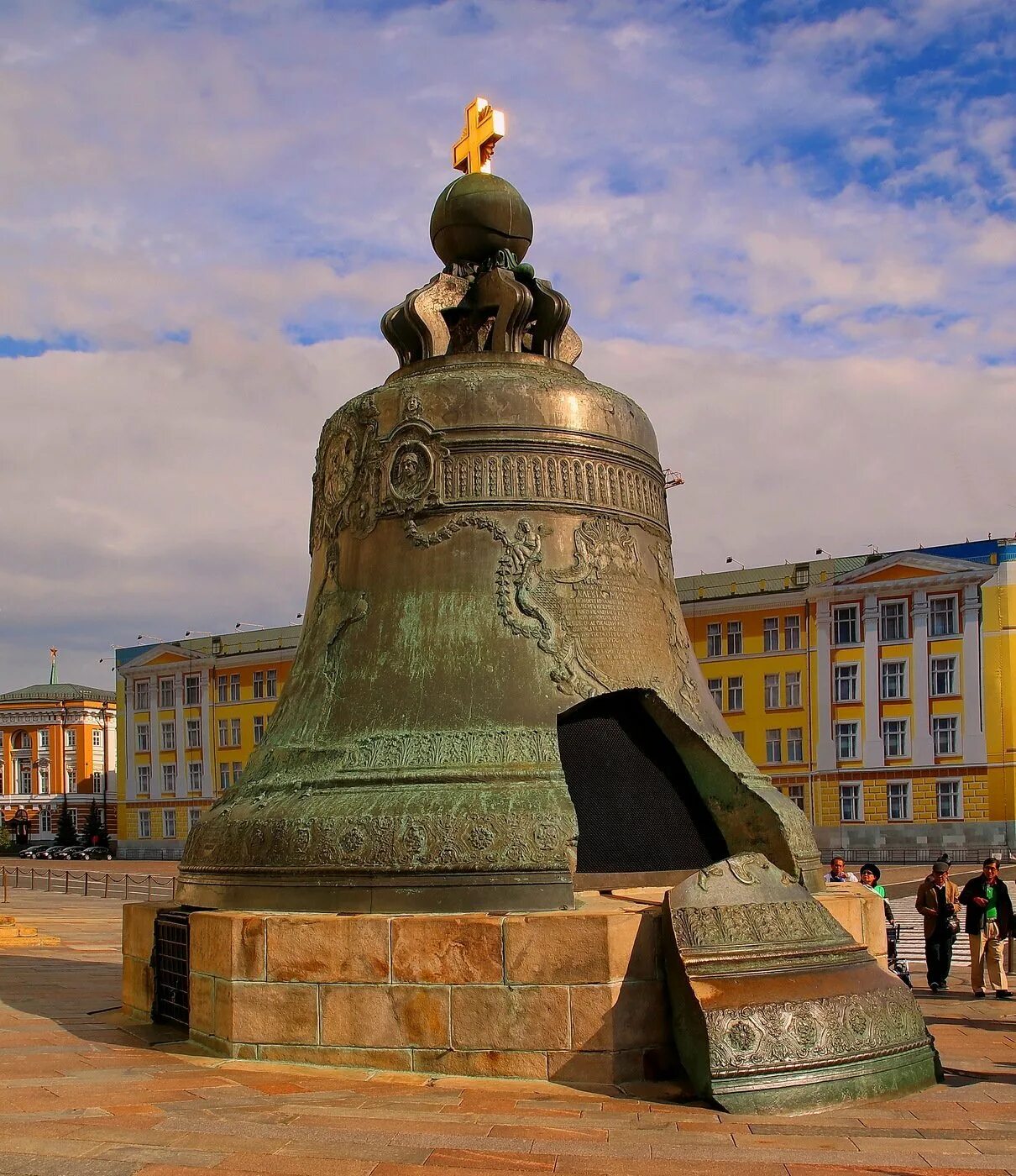 Царь колокол московского кремля. Царь колокол. Рассказ о царь пушке. The tsar bell weighs tonnes. The tsar bell weighs tonnes.