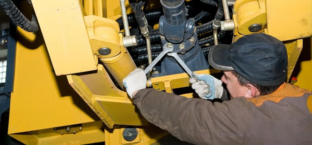 Техобслуживание строительной техники. Строительные машины для технического обслуживания. Слесарь механик спецтехники. Спецтехника бульдозер. Оборудование для ремонта спецтехники.