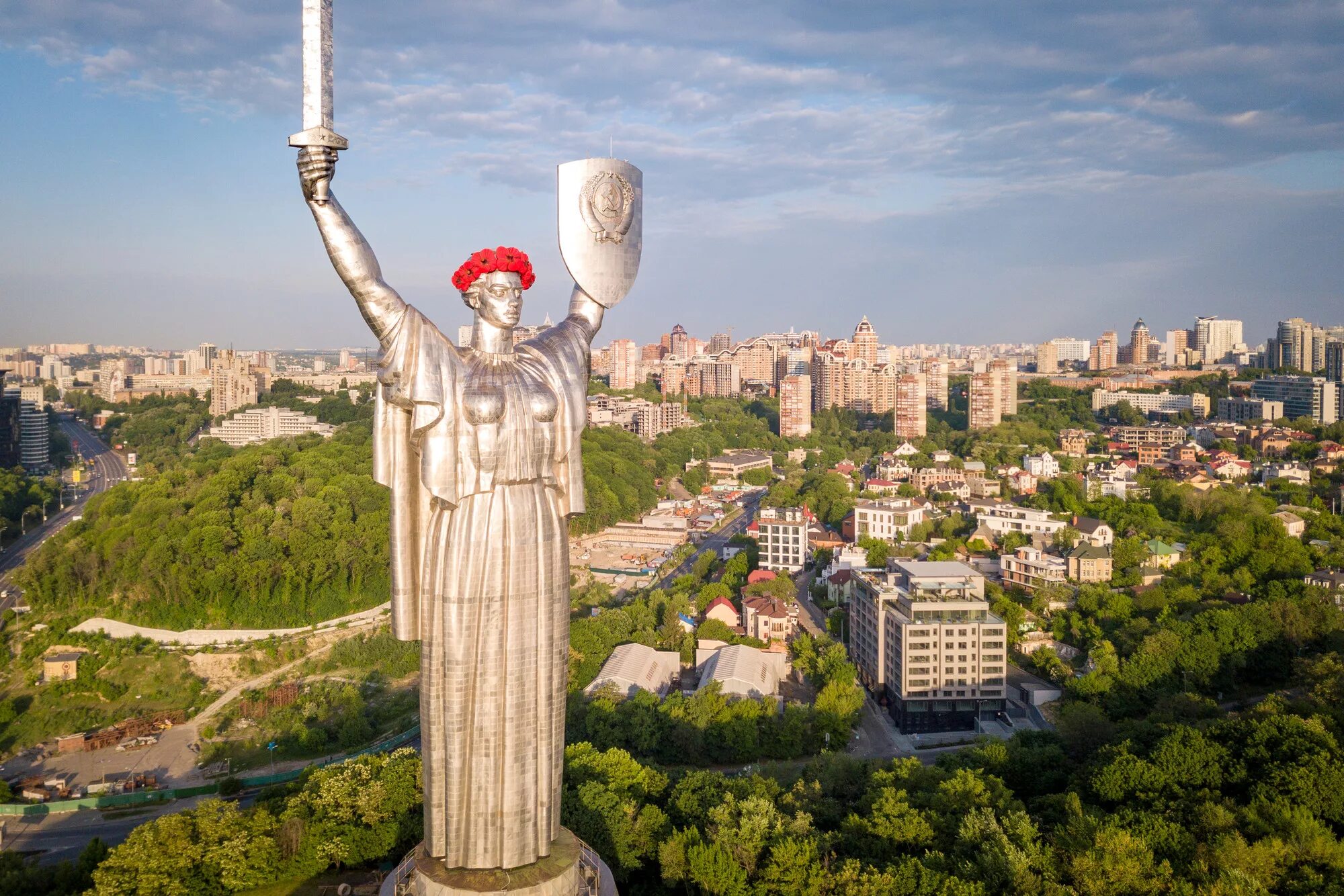 102 метра. 102 метра. теплый пол profi therm. 102 метра. памятник вучетича в киеве.