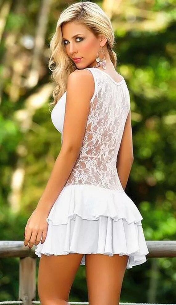 Леанна бартлетт в платье чёрном. Caitlyn paterson в юбке. Девушка в платье красивая короткое. Девки в коротких платьях. Аманда тейлор dress в мини.