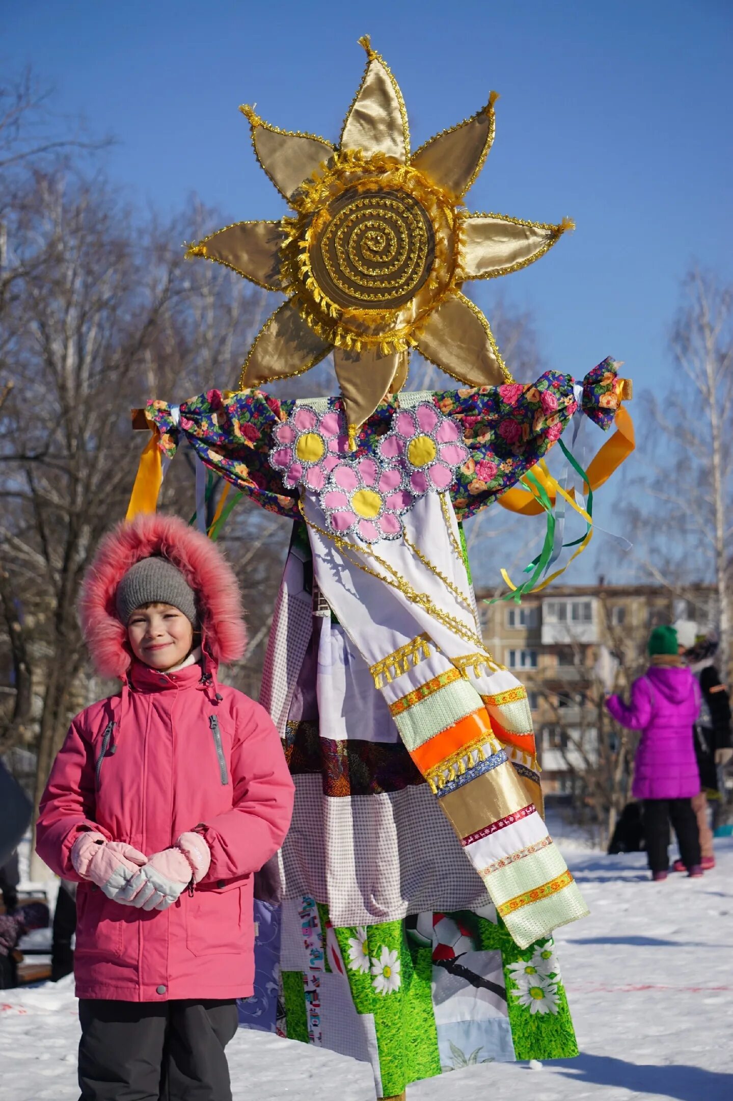 Девочка 2 года на Масленицу. 1 День Масленицы. Ждем Масленицу. Ширма цкрашена ждя масленницы. Весну звали лето ждали масленица