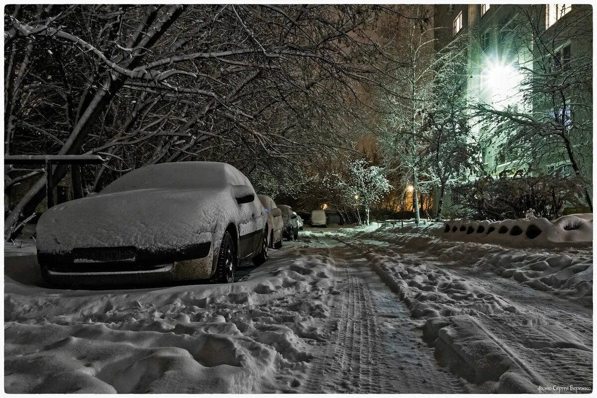 зимняя фотосессия авто. снег на улице. машина фото зимой на улице. машина фото зимой на улице. машина зимой.