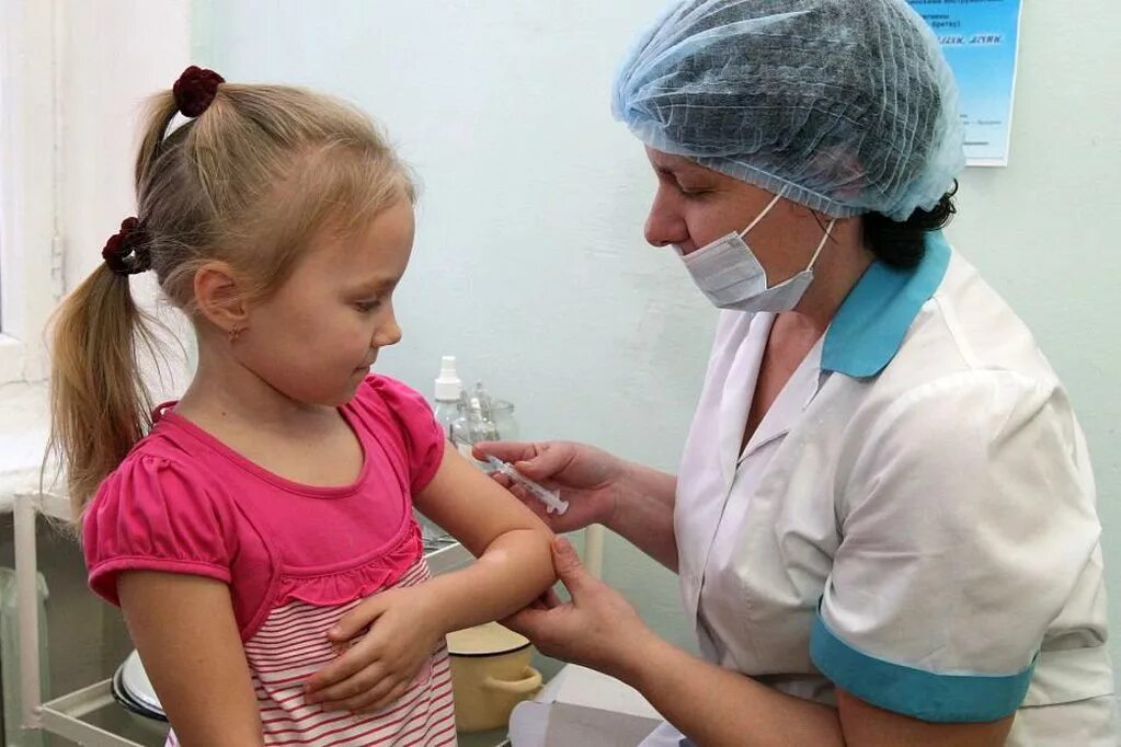 Оренбург где можно сделать прививку. Вакцинация детей. Вакцинация от гриппа. Иммунизация детей. Прививки от гриппа детям.