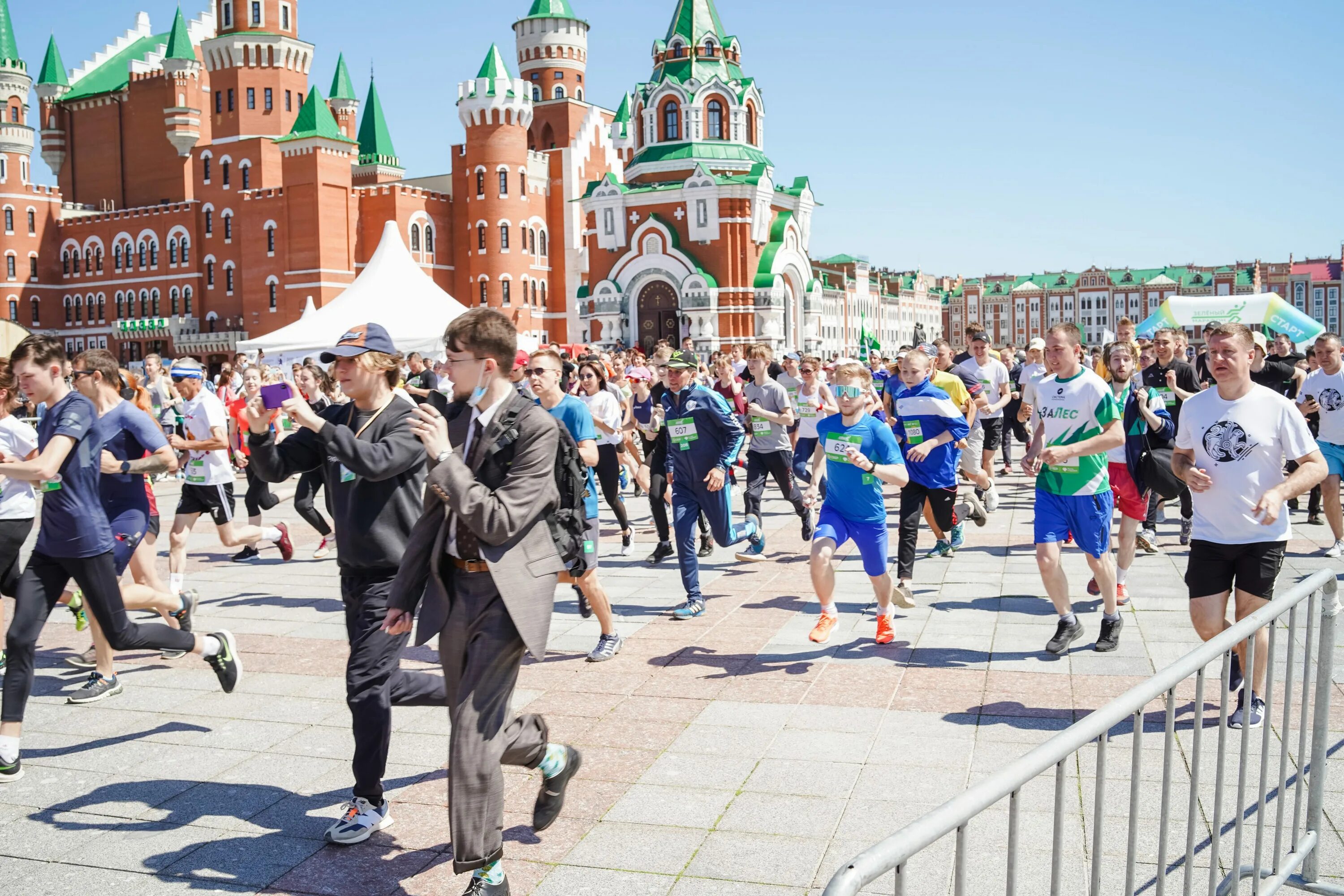 Йошкар ола масленица в йошкар-оле. Царевококшайский кремль ярмарка. Йошкар-ола жители. Йошкар-ола полумарафон. Масленица йошкар ола.