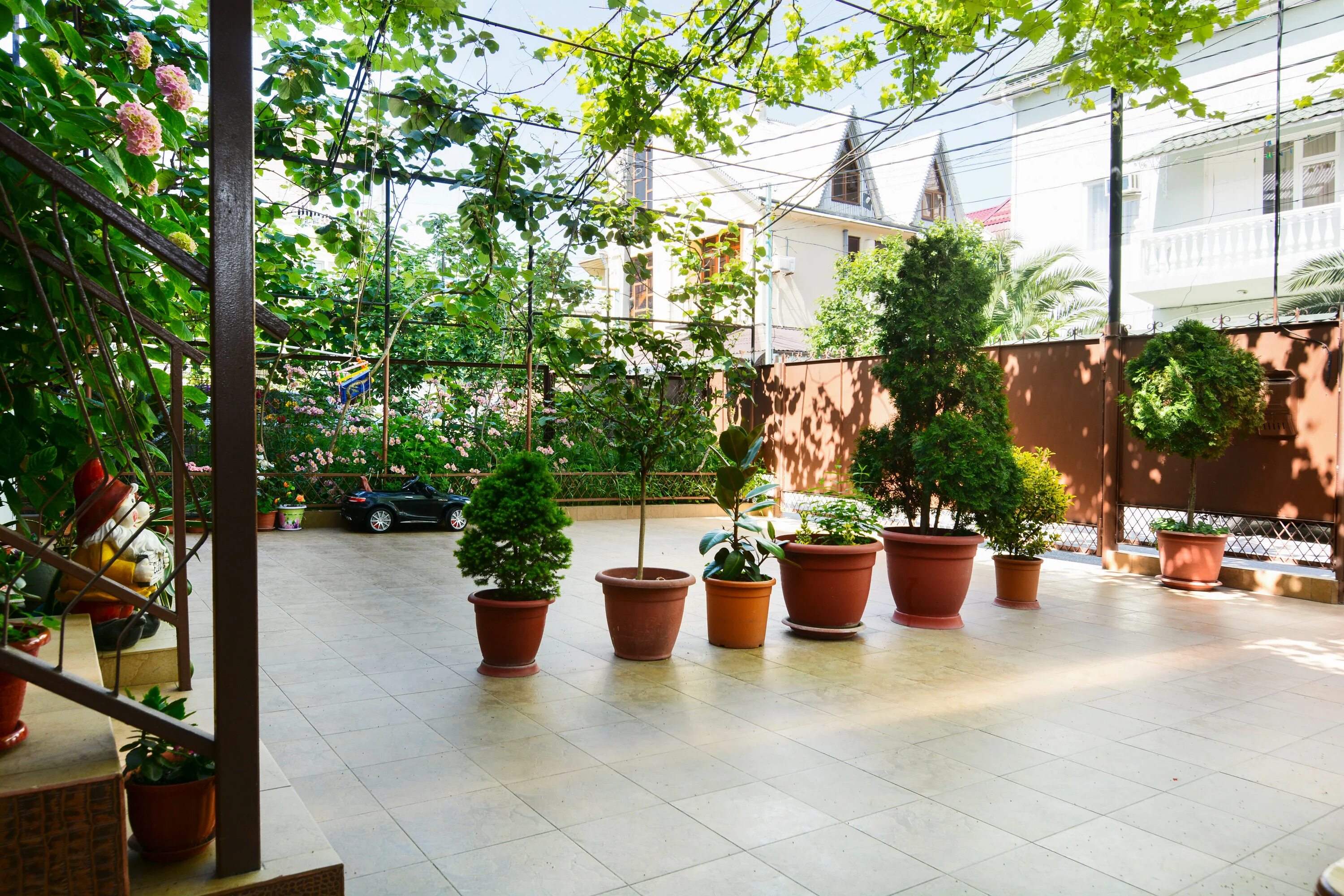 Нижнеимеретинская бухта ул 65 лет победы. Имеретинка адлер гостевые дома у моря. Гостевой дом нижнеимеретинская бухта адлер. Метревели 10 адлер. Адлер имеретинский прибрежный квартал.