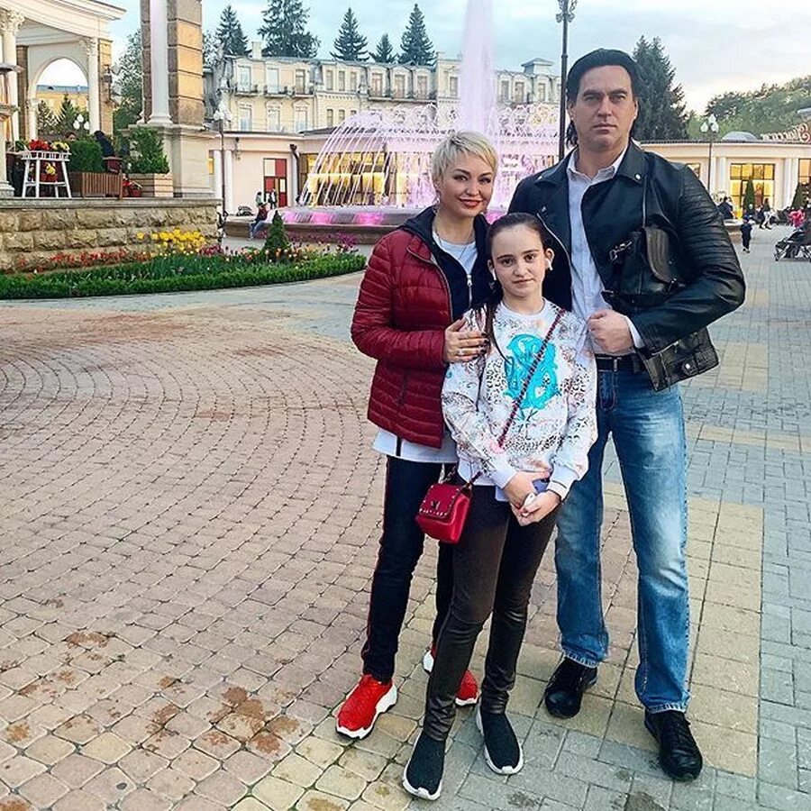 Дочь кати лель. Катя лель семья сейчас. Катя лель и ее семья. Катя лель родители национальность семья. Катя лель родители.