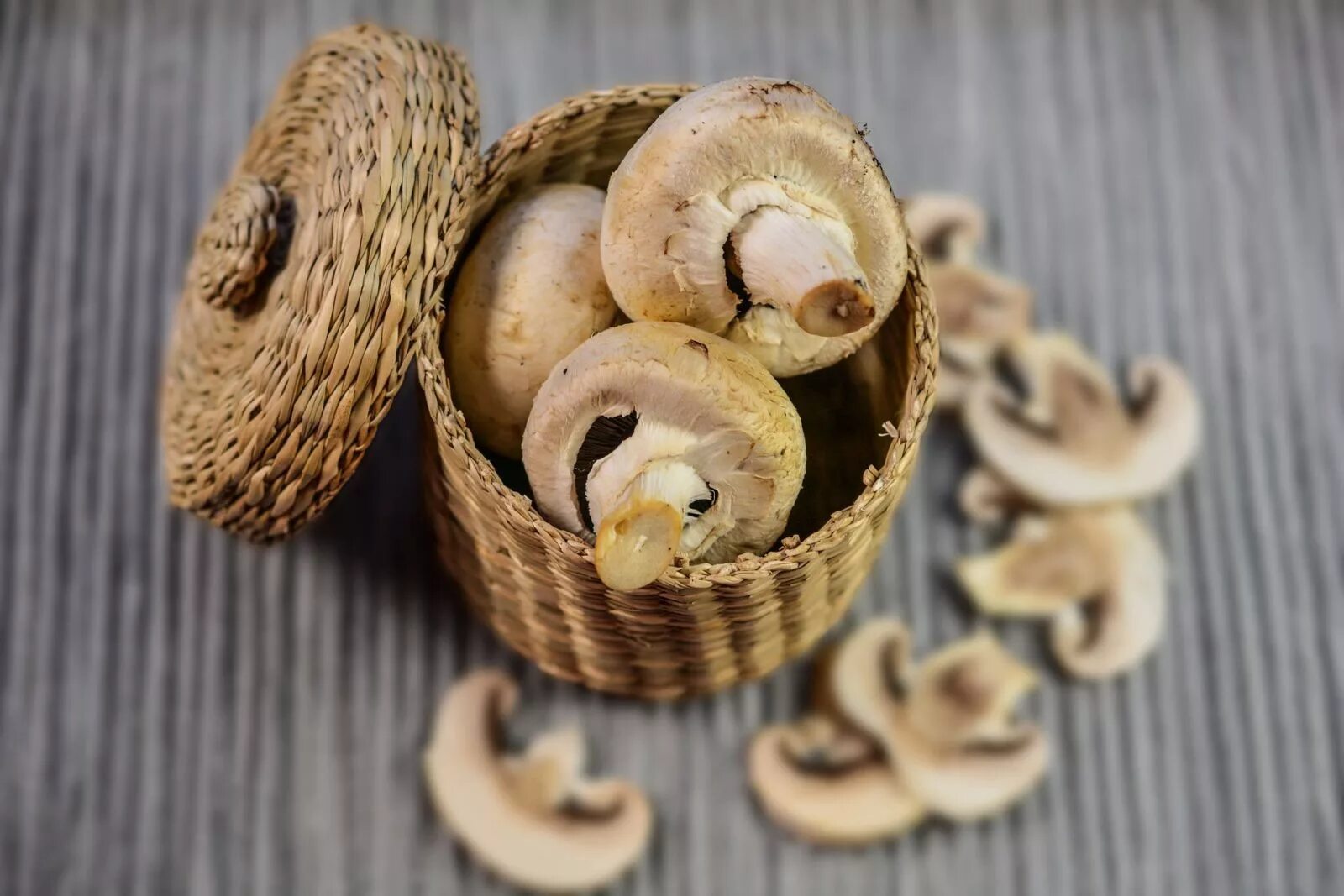 Как хранить шампиньоны свежие. Грибы еда. продукты из грибов. грибы на продуктах питания. шампиньоны еда.