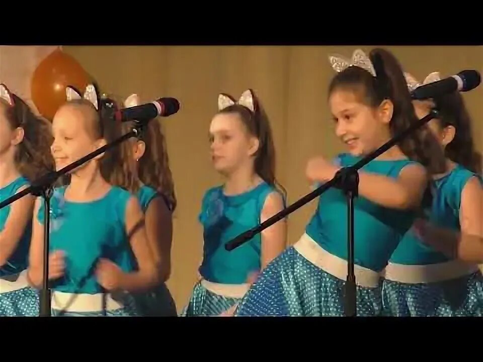 Молодая лошадь песня детский хор великан. Хор великан кошка беспородная. Хор великан. Хор великан кошка беспородная. Танец кошка беспородная.