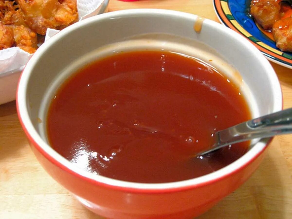 Соус кисло сладкий чили. Соус кисло сладкий чили. Кисло сладкий соус. Кисло-сладкий соус для курицы. Кисло сладкий острый соус для салата.