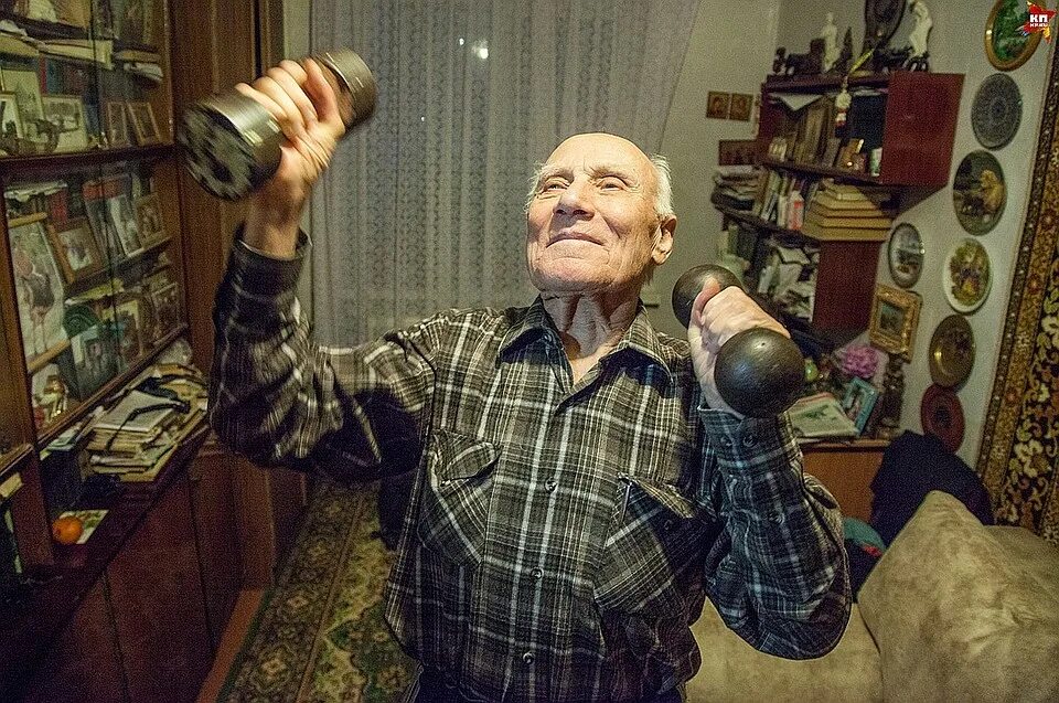 90 Летний дедушка. Дед 90 лет. 90 летний мужчина