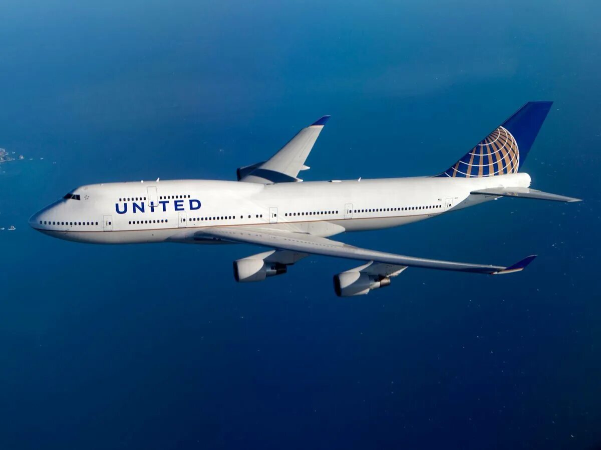 Ил-86 пассажирский самолёт аэрофлот. Пассажирский самолет боинг 747. Sukhoi superjet 100. Кольцеплан самолёт с замкнутым контуром крыла. Lockheed martin гражданская авиация.