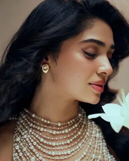 Krithi Shetty radiates 'hot meets cute' vibes in a Saree - 10 Pho...