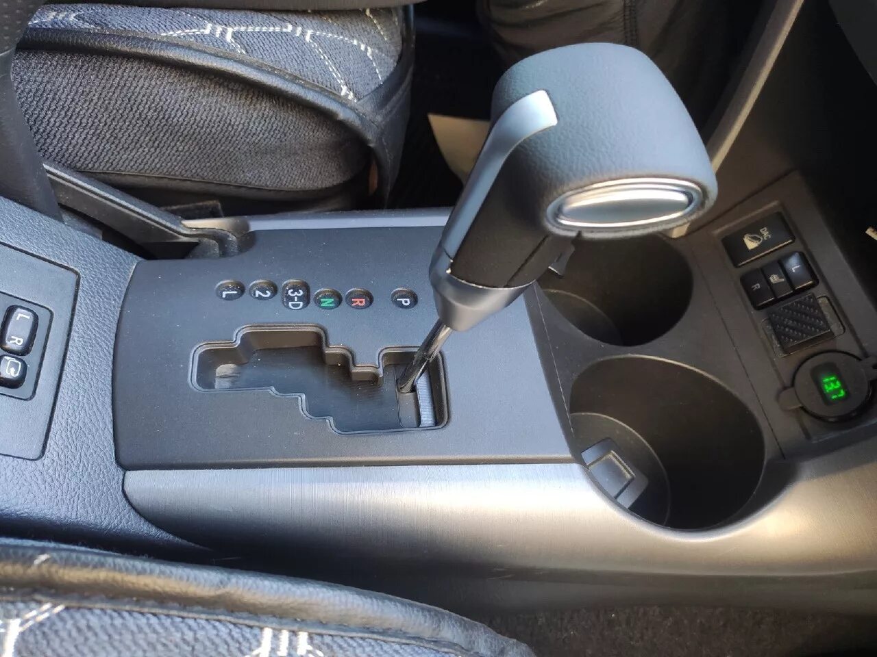 Какая коробка на тойота рав 4. Ручка мкпп рав 4 2 поколение. Toyota rav4 коробка автомат. Коробка автомат тойота рав 4. Коробка автомат тойота рав 4.