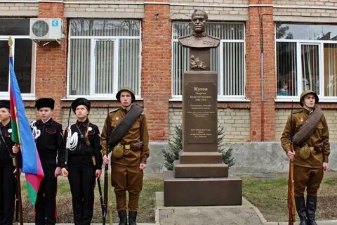 Школы имени маршалов